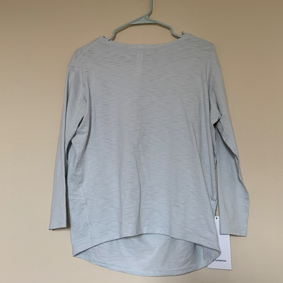 Lululemon Back in Action Long Sleeve Shirt, NWT, Size 2, Ocean Air - Picture 9 of 10